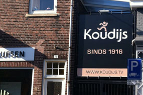 Spandoek in RALkleur gepoedercoat frame, bij Koudijs Amstelveen.